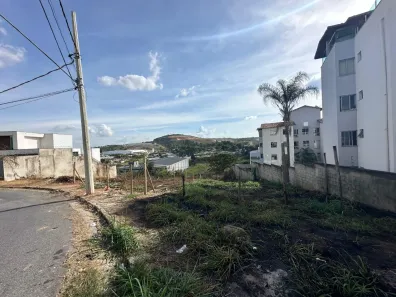 Lote/Terreno à venda, 300m² no Cândida Ferreira, Contagem