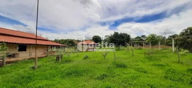 Fazenda/Sítio com 5 Quartos à venda, 200m² no Chácaras Eldorado, Uberlândia