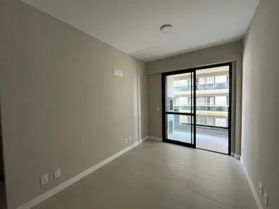 Apartamento com 2 Quartos para alugar, 74m² no Centro, Florianópolis