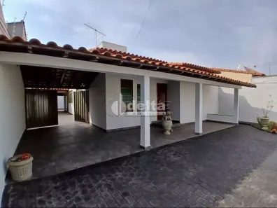 Casa com 3 Quartos para alugar, 240m² no Vigilato Pereira, Uberlândia