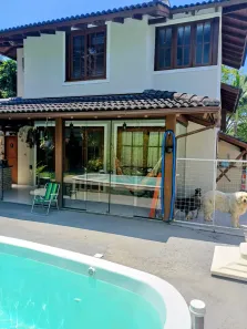 Sobrado com 4 Quartos à venda, 217m² no Cacupé, Florianópolis