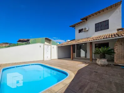 Casa com 3 Quartos para alugar, 135m² no Lagoa, Macaé