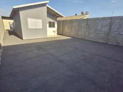 Casa com 2 Quartos à venda, 55m² no Loteamento Residencial Pequis, Uberlândia