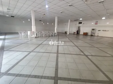 Ponto Comercial para alugar, 440m² no Nossa Senhora Aparecida, Uberlândia