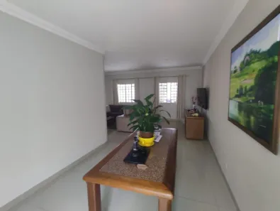 Casa com 3 Quartos à venda, 223m² no Cidade Jardim, Uberlândia