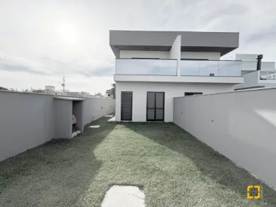 Casa com 3 Quartos à venda, 132m² no Carianos, Florianópolis
