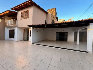 Sobrado com 4 Quartos à venda, 251m² no Jardim América, Goiânia
