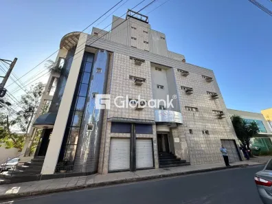 Sala Comercial para alugar, 230m² no Centro, Montes Claros
