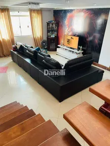 Sobrado com 3 Quartos à venda, 253m² no Quiririm, Taubaté