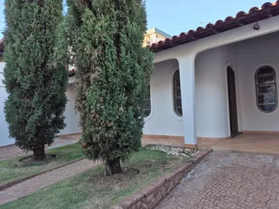 Casa com 3 Quartos à venda, 220m² no Tabajaras, Uberlândia
