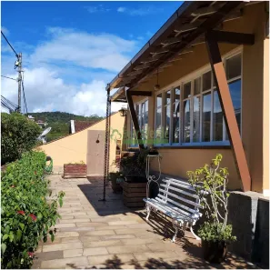 Casa com 3 Quartos à venda, 300m² no Valparaíso, Petrópolis