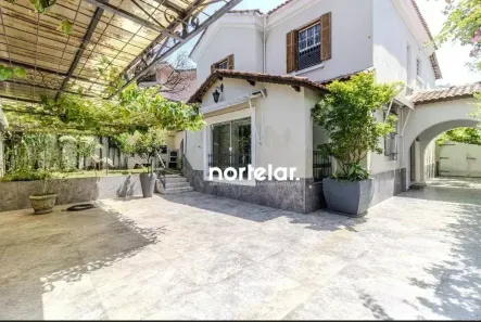 Casa com 3 Quartos à venda, 300m² no Pacaembu, São Paulo