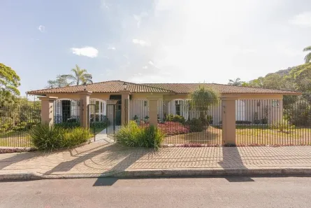 Casa com 6 Quartos à venda, 359m² no Atiradores, Joinville