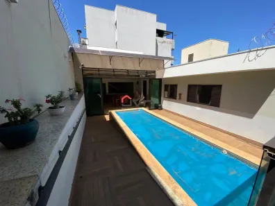 Sobrado com 5 Quartos à venda, 425m² no Saraiva, Uberlândia