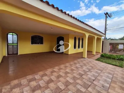 Casa com 5 Quartos para alugar, 226m² no Brasil, Uberlândia