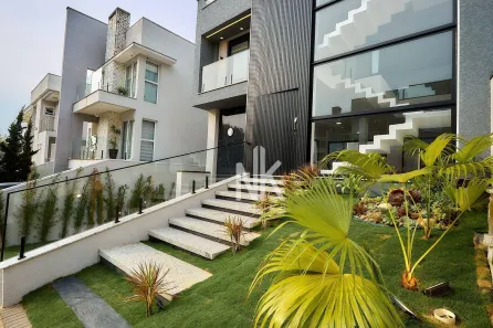 Casa de Condomínio com 3 Quartos à venda, 334m² no Santa Quitéria, Curitiba
