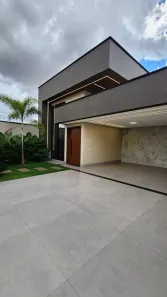 Casa com 3 Quartos à venda, 215m² no Jardim Ipê, Goiânia