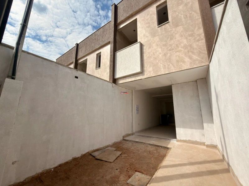 Casa com 2 quartos — Santa Amélia, Belo Horizonte