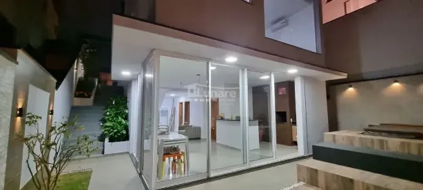 Sobrado com 4 Quartos à venda, 246m² no Fazenda Rodeio, Mogi das Cruzes