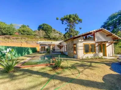 Casa com 3 Quartos para alugar, 204m² no Itaipava, Petrópolis