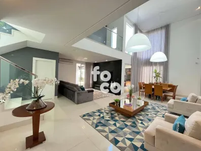Sobrado com 4 Quartos à venda, 322m² no Jardim Karaíba, Uberlândia