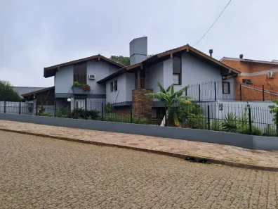 Casa com 3 Quartos à venda, 420m² no Medianeira, Porto Alegre