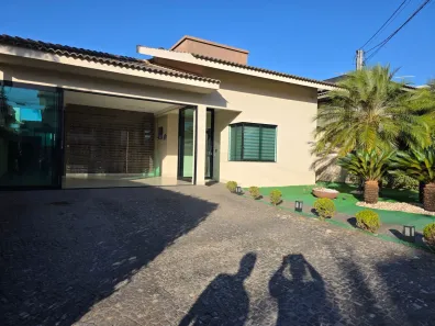 Casa de Condomínio com 3 Quartos à venda, 230m² no Jardins Madri, Goiânia