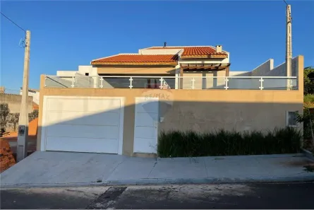 Casa com 3 Quartos à venda, 162m² no Lívia II, Botucatu