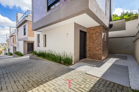 Sobrado com 3 Quartos à venda, 147m² no Lindóia, Curitiba