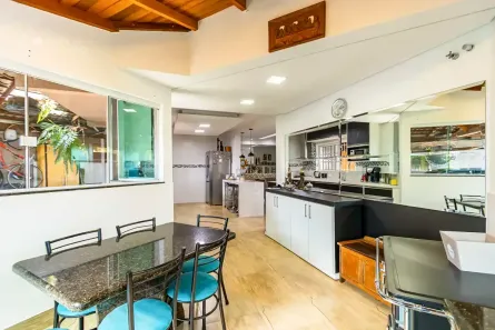 Casa com 3 Quartos à venda, 230m² no Guabirotuba, Curitiba