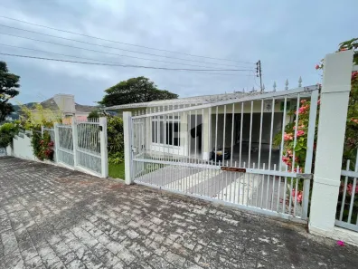 Casa com 3 Quartos para alugar, 137m² no Trindade, Florianópolis