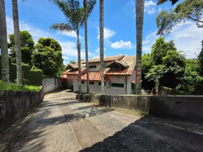 Sobrado com 5 Quartos à venda, 420m² no Caraguatá, Mairiporã