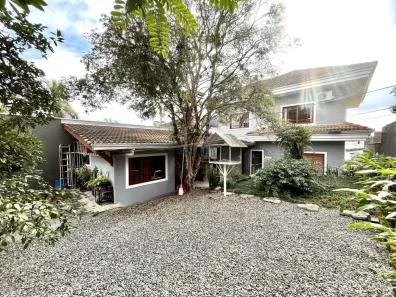 Casa com 4 Quartos à venda, 244m² no Bom Retiro, Joinville
