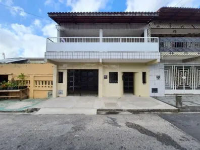 Casa com 4 Quartos para alugar, 242m² no Demócrito Rocha, Fortaleza