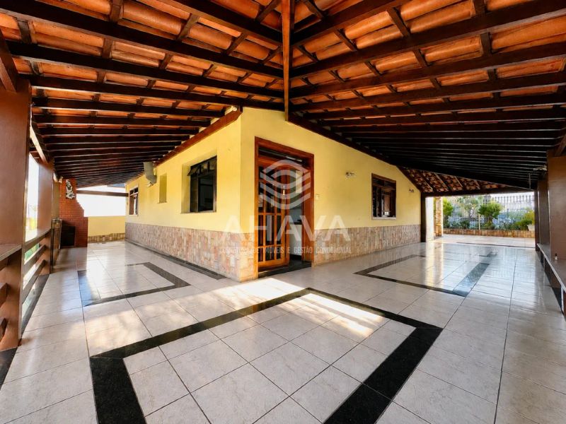 Casa com 4 quartos — Santa Amélia, Belo Horizonte