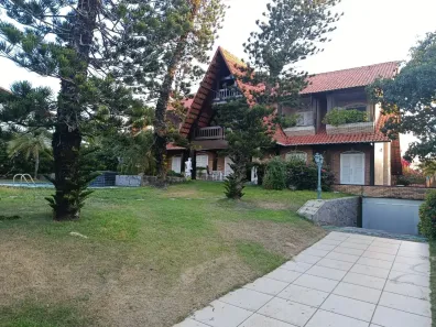 Sobrado com 6 Quartos para alugar, 700m² no De Lourdes, Fortaleza