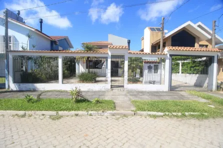 Casa com 3 Quartos para alugar, 360m² no Laranjal, Pelotas