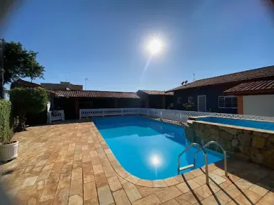 Casa com 3 Quartos para alugar, 307m² no Jardim Alvinópolis, Atibaia