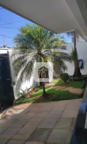 Casa com 2 Quartos para alugar, 180m² no Jardim Holanda, Uberlândia