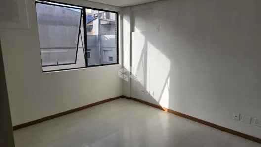 Sala Comercial à venda, 28m² no Menino Deus, Porto Alegre