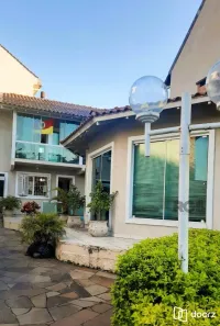 Casa com 3 Quartos à venda, 150m² no Medianeira, Porto Alegre