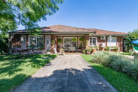 Casa com 4 Quartos à venda, 300m² no Vila Nova, Porto Alegre
