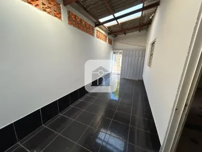 Casa com 2 Quartos para alugar, 60m² no Presidente Roosevelt, Uberlândia