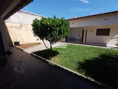 Casa com 5 Quartos à venda, 171m² no Santa Mônica, Uberlândia