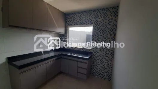 Casa com 2 Quartos para alugar, 90m² no Novo Mundo, Uberlândia