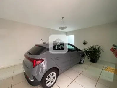 Casa com 5 Quartos à venda, 225m² no Santa Mônica, Uberlândia