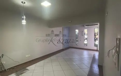 Prédio Comercial com 3 Quartos à venda, 109m² no Jardim Leonídia, Jacareí
