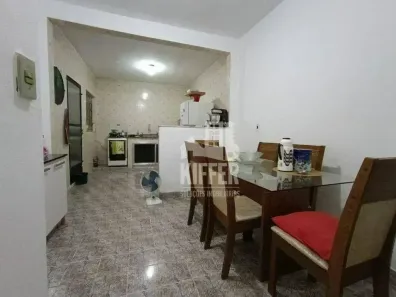 Sobrado com 5 Quartos à venda, 180m² no Amendoeira, São Gonçalo