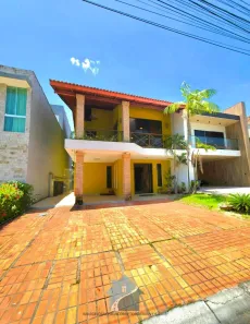 Casa com 3 Quartos para venda ou aluguel, 300m² no Flores, Manaus