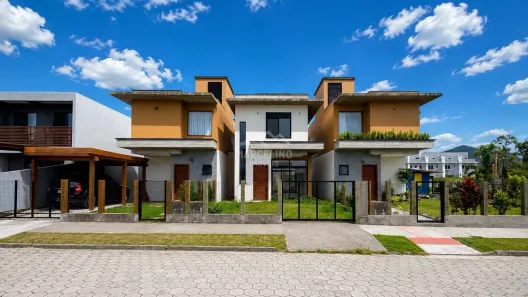 Sobrado com 3 Quartos à venda, 98m² no Campo Duna, Imbituba